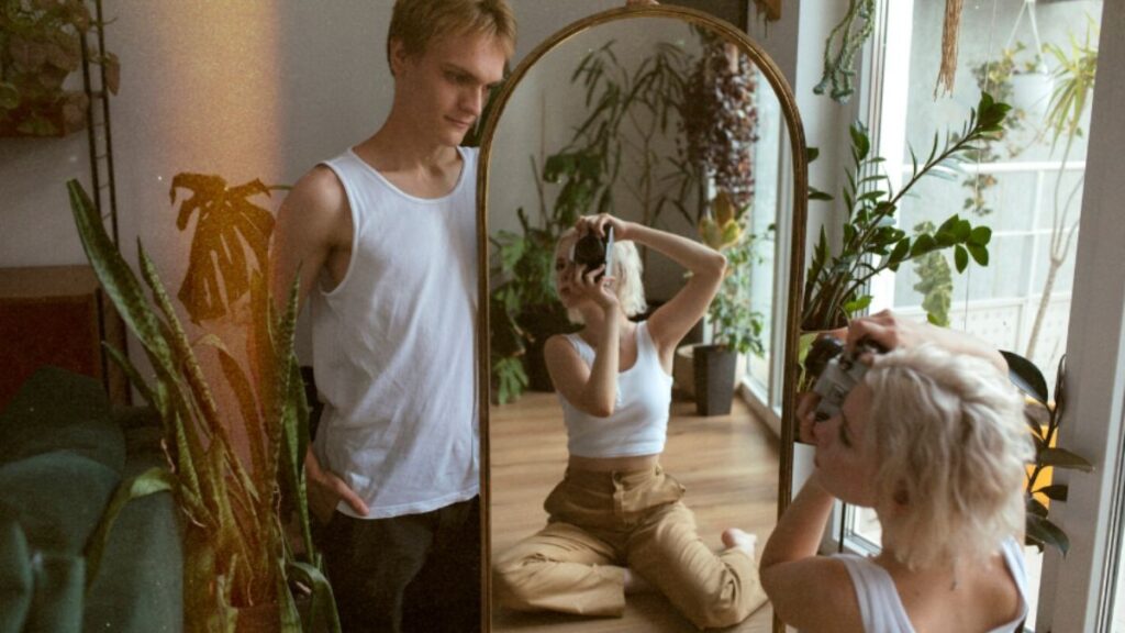 Living with Dichosity: Balancing Contrasting Aspects of Life